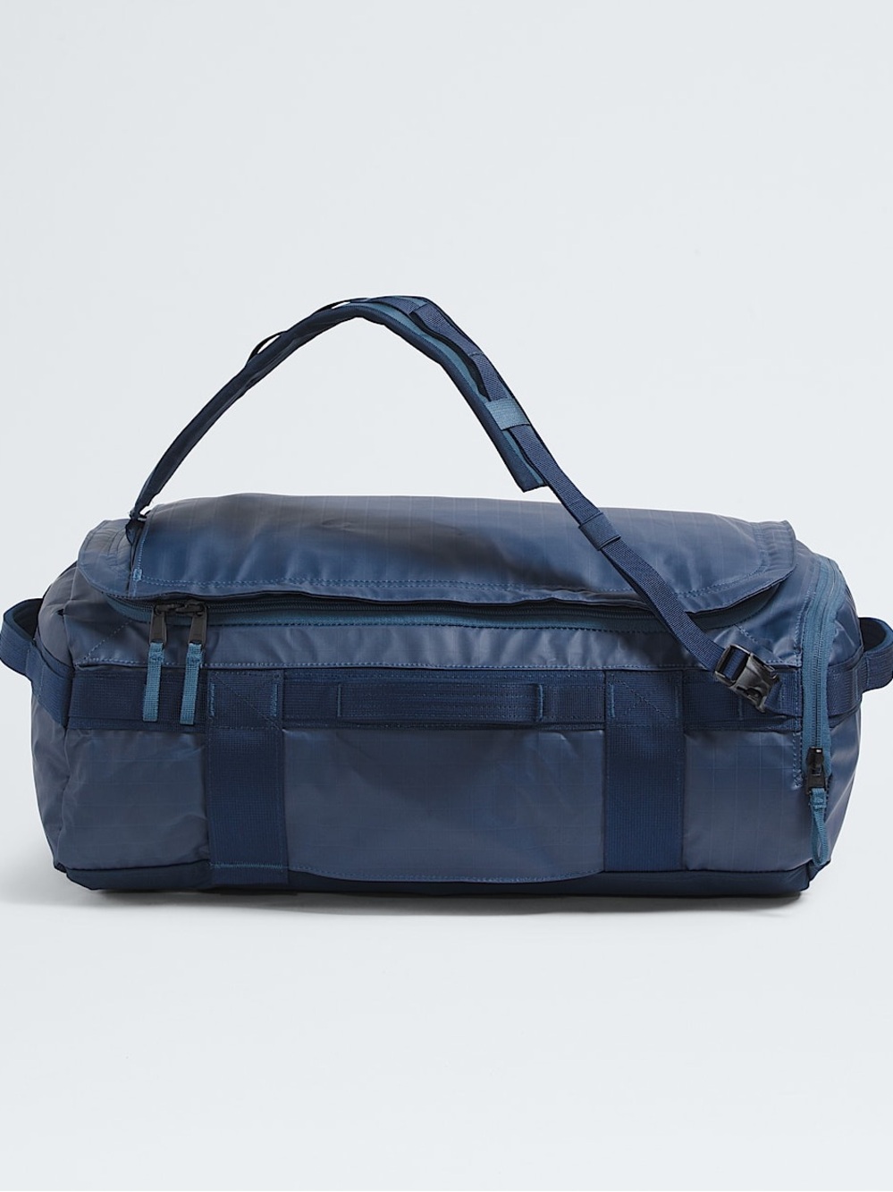 NWT The north face Base Camp Voyager Duffel Bag backpack 32L